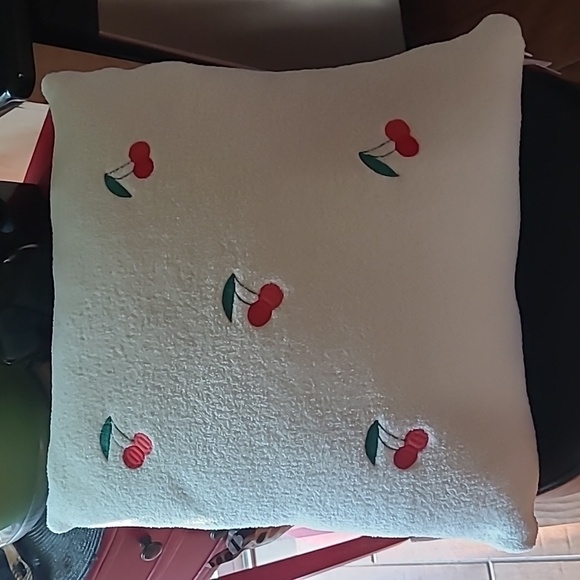 🍒Cherries Throw Pillow - Picture 1 of 6